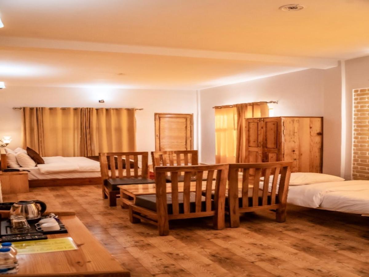 Hotel La Riqueza #mountain View # Near To Kodia Forest Jungle Saafari # 05 Mins From Adventure Activities Kanatal