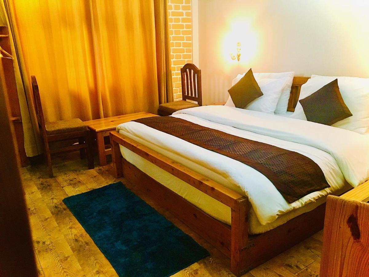 La Riqueza #mountain View # Near To Kodia Forest Jungle Saafari # 05 Mins From Adventure Activities Kanatal