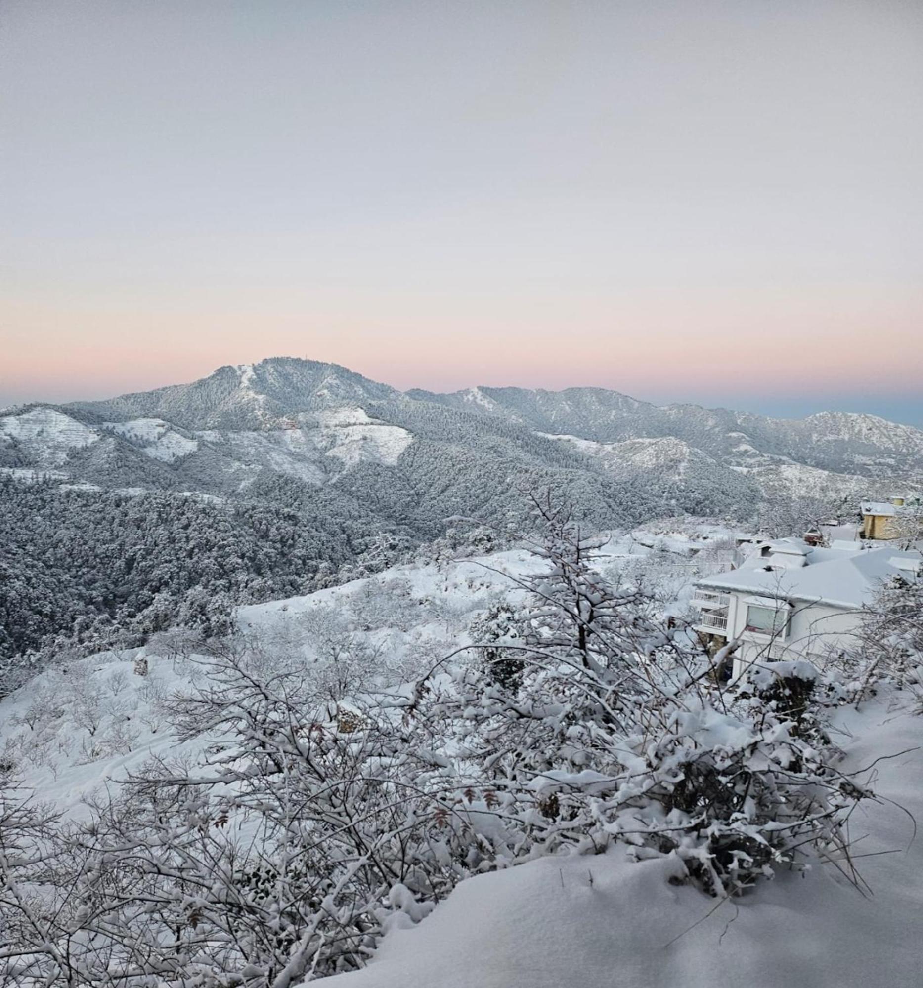 La Riqueza #mountain View # Near To Kodia Forest Jungle Saafari # 05 Mins From Adventure Activities